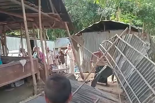ময়মনসিংহে দলবদ্ধ ধর্ষণের মামলার প্রধান আসামির বাড়িতে হামলা-ভাঙচুর