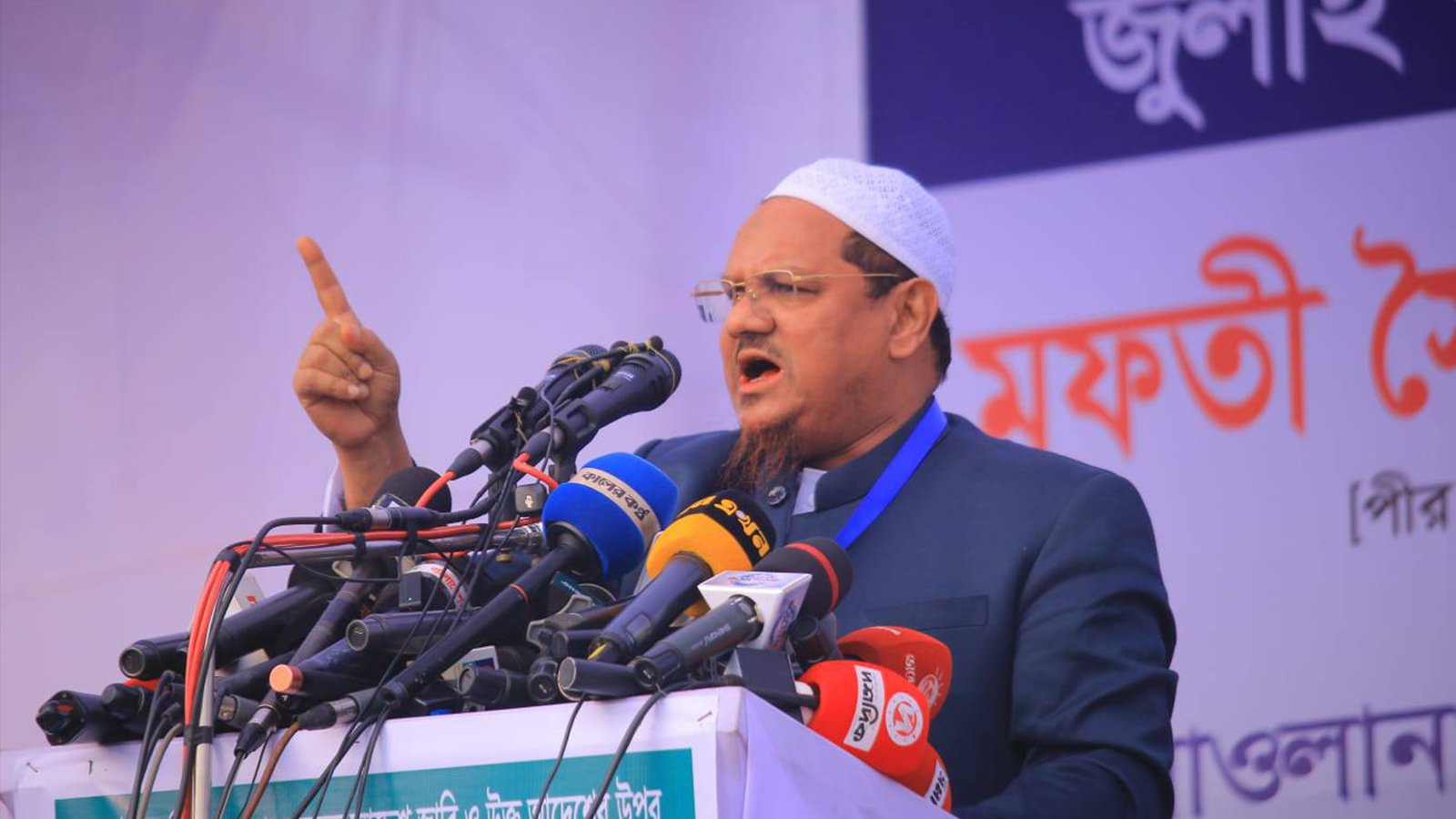 ‘৫৩ বছরে যাদের চরিত্র দেখেছি, তারা নিজেরাই নিজেদের খেয়ে ফেলছে’—চরমোনাই পীর