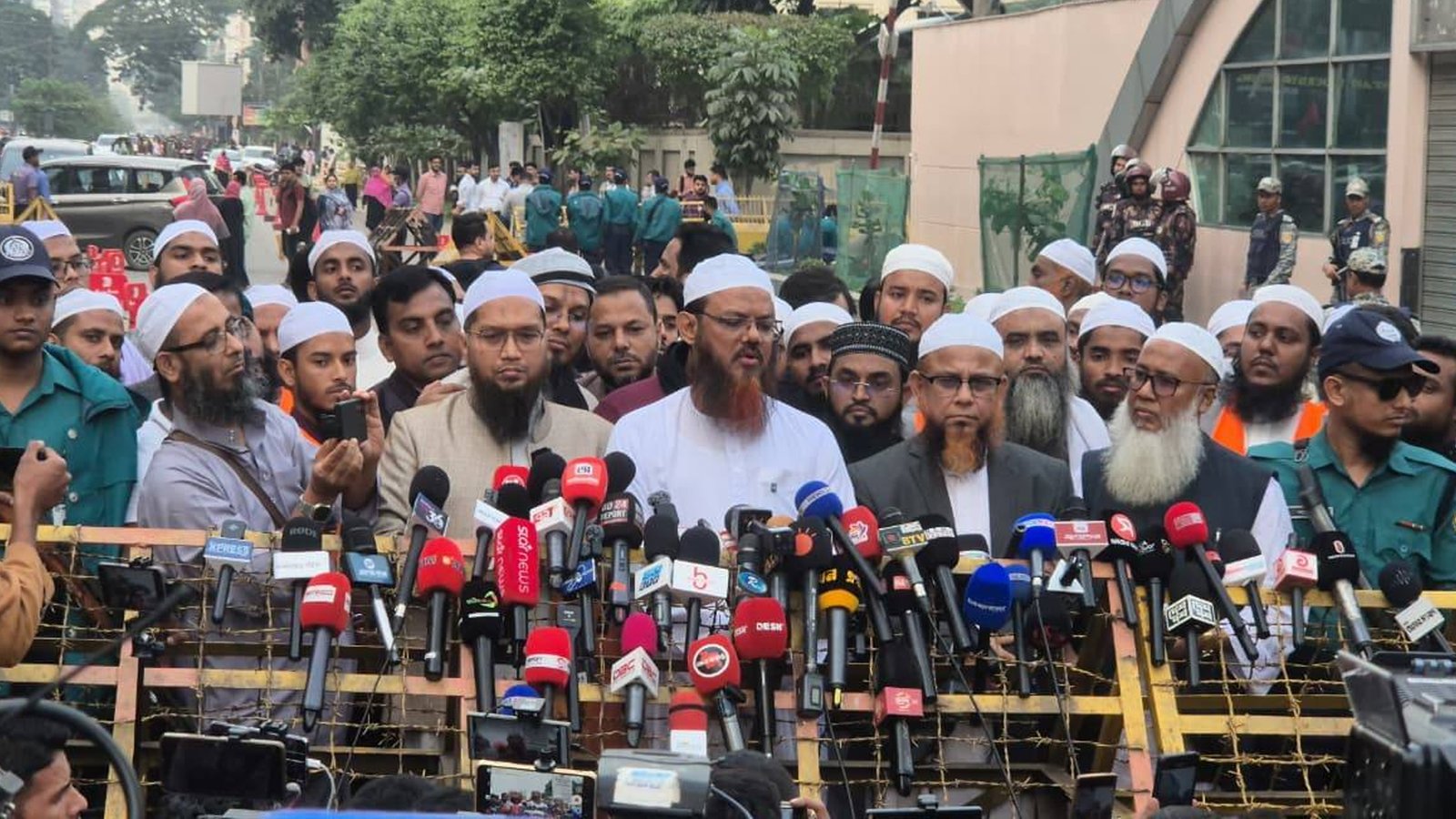 খালেদা জিয়ার খোঁজখবর নিতে এভারকেয়ারে ইসলামী আন্দোলন বাংলাদেশ