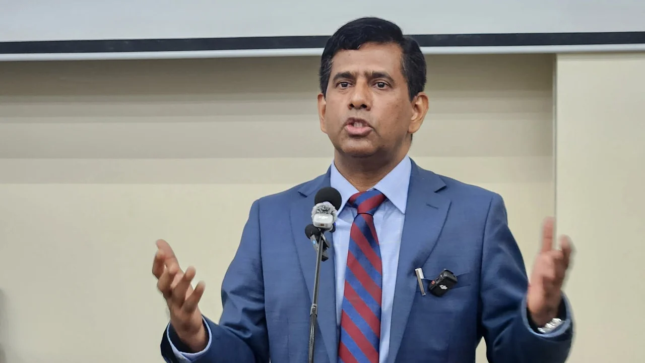 ‘বাহাত্তরের সংবিধান ডাস্টবিনে নিক্ষেপের কথা বলেছিলেন খালেদা জিয়া’