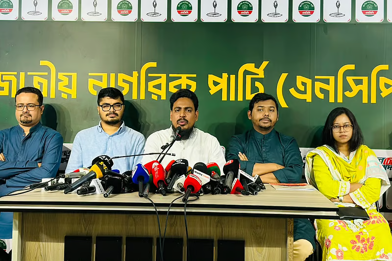 অক্ষরে অক্ষরে জুলাই সনদ বাস্তবায়নের কথা বলে জাতির সঙ্গে ধোঁকাবাজি করছে বিএনপি: এনসিপি