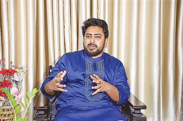 কুষ্টিয়ায় পাটওয়ারীর ওপর হামলা, বিএনপিকে দায়ী করে নাহিদের প্রতিক্রিয়া