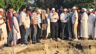এশার নামাজের পর ফজরে এসে দেখেন মসজিদটি পদ্মায় বিলীন