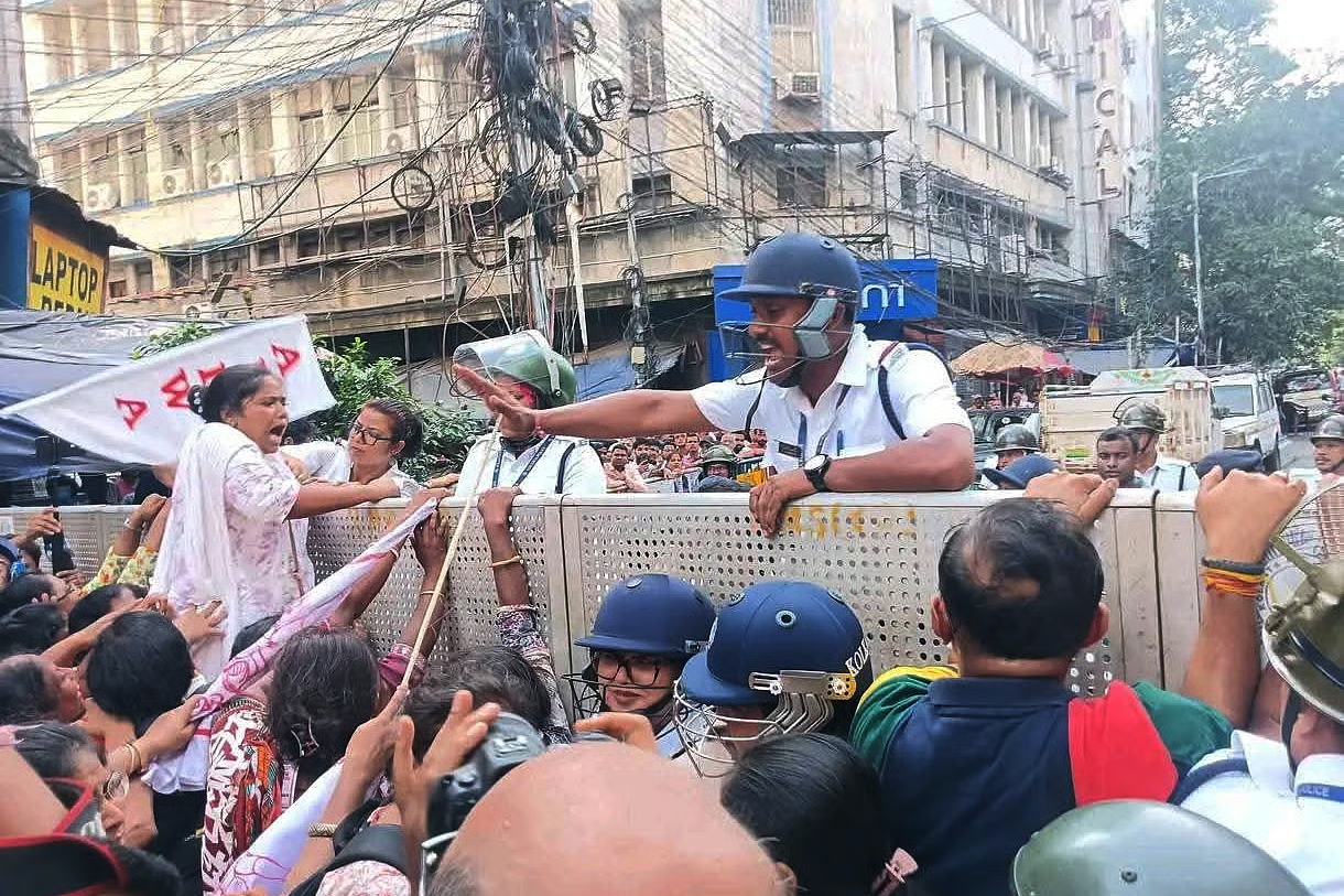 ভারতের মুখ্য নির্বাচন কমিশনারের পদত্যাগের দাবিতে কলকাতায় বিক্ষোভ