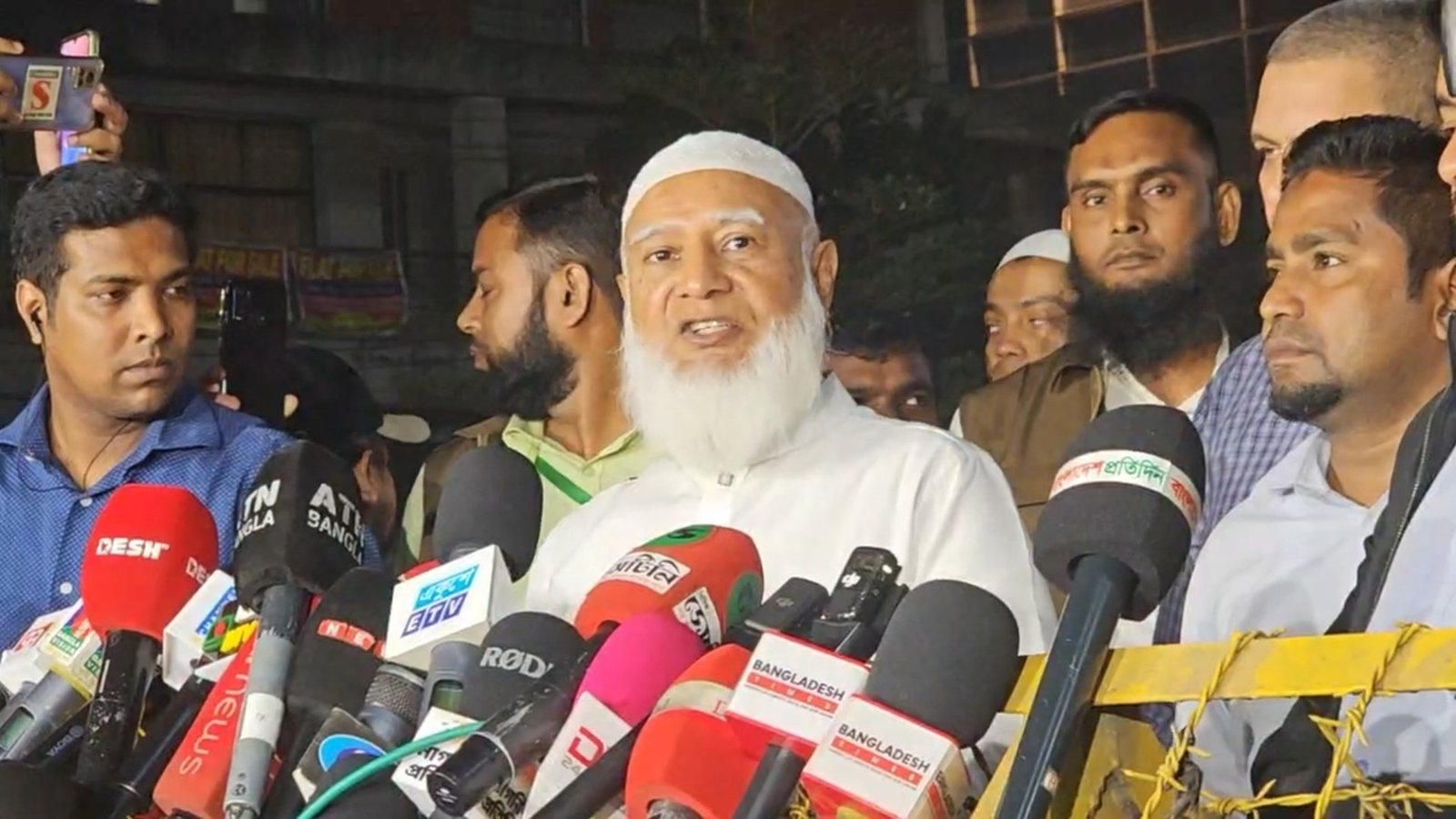 খালেদা জিয়াকে দেখতে এভারকেয়ার হাসপাতালে যান জামায়াতের আমীর