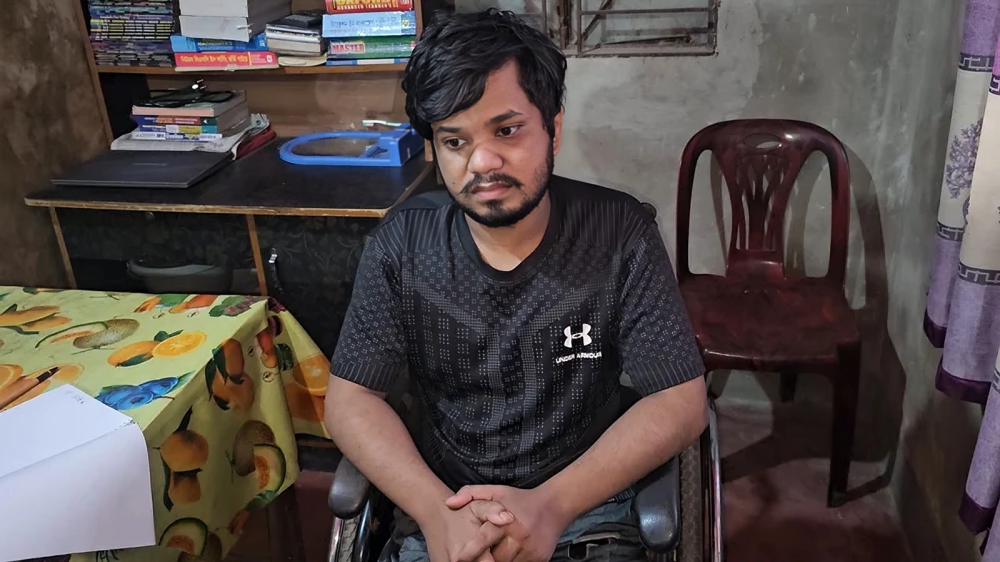 হুইলচেয়ারে বসেই বড় স্বপ্ন দেখেন ঢাবিতে সুযোগ পাওয়া জাহিদ