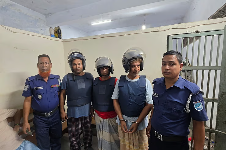 নারায়ণগঞ্জের সাবেক মেয়র আইভীর আইনজীবীসহ তিনজনকে সন্ত্রাসবিরোধী আইনের মামলায় গ্রেপ্তার