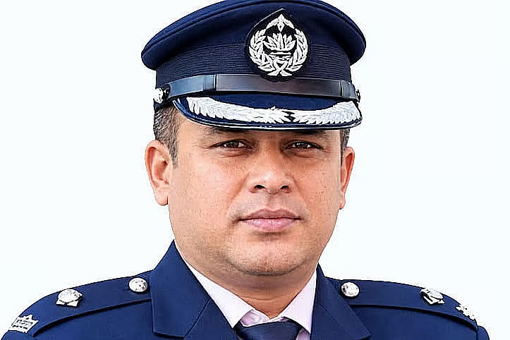 ক্যান্টনমেন্ট থানার সেই ওসিকে রাষ্ট্রদ্রোহ মামলায় গ্রেপ্তার দেখিয়ে আদালতে তুলল পুলিশ