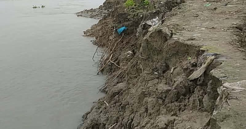 পায়রার ভাঙনে অস্তিত্ব সংকটে বাহেরচর, রাস্তায় আশ্রয় ২০ পরিবারের
