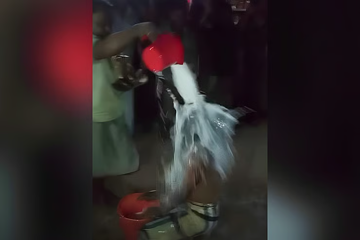 দুধ দিয়ে গোসল করে জামায়াতের সমর্থন ছাড়ার ঘোষণা, ভিডিও ভাইরাল