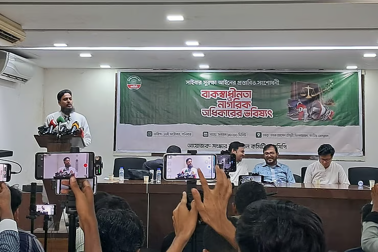 এনসিপির আলোচনা: বিএনপি ‘ডিজিটাল ফ্যাসিবাদ’ কায়েম করতে চায়