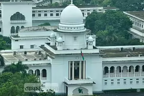 দ্বৈত পেশায় থাকা আইনজীবীদের বিষয়ে পদক্ষেপ নিতে এক আইনজীবীর রিট