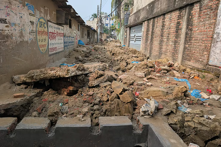 দুই মাসের জন্য রাস্তা খনন, বছরজুড়ে পরিখা—আর কত?