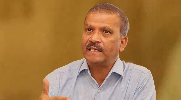 হঠাৎ মধ্যরাতে উপদেষ্টা আসিফ নজরুলের পোস্ট