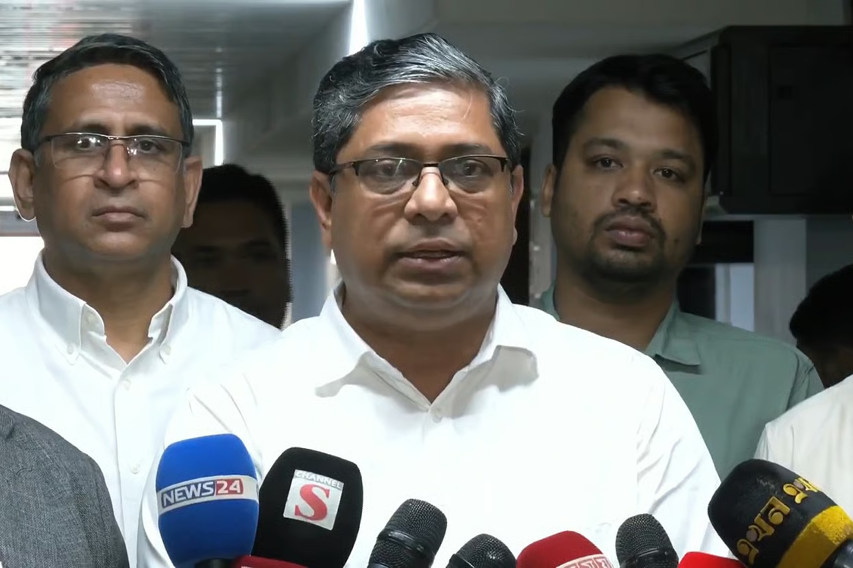 ‘মন্ত্রী বড়, নাকি সংসদ সদস্য?’ কর্মকর্তাদের উদ্দেশে প্রতিমন্ত্রী শাহে আলম