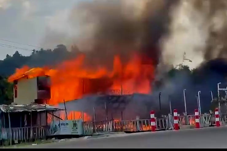 কক্সবাজারে রিসোর্টে আগুন, চারজনের মরদেহ উদ্ধার, আহত কয়েকজন হাসপাতালে