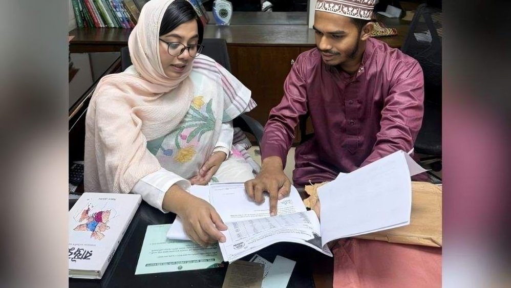 হঠাৎ ফেনীর আলোচিত ইমামকে নিয়ে এমপি ডা. মাহমুদা মিতুর পোস্ট