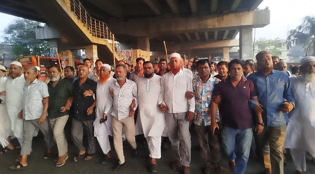 টঙ্গীতে আওয়ামী লীগকে হুশিয়ারি করে বিএনপির লাঠি হাতে বিক্ষোভ মিছিল