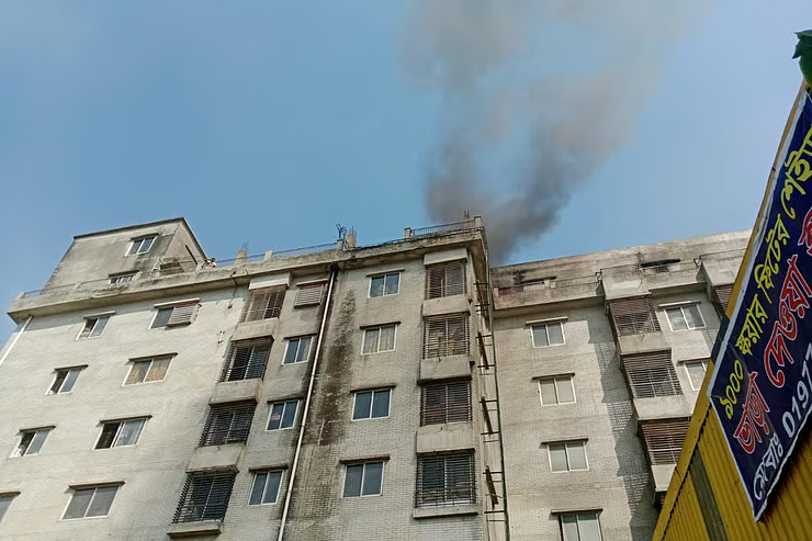 কেরানীগঞ্জে প্লাস্টিকের কারখানায় আগুনে এক শ্রমিক নিহত, দুজন দগ্ধ