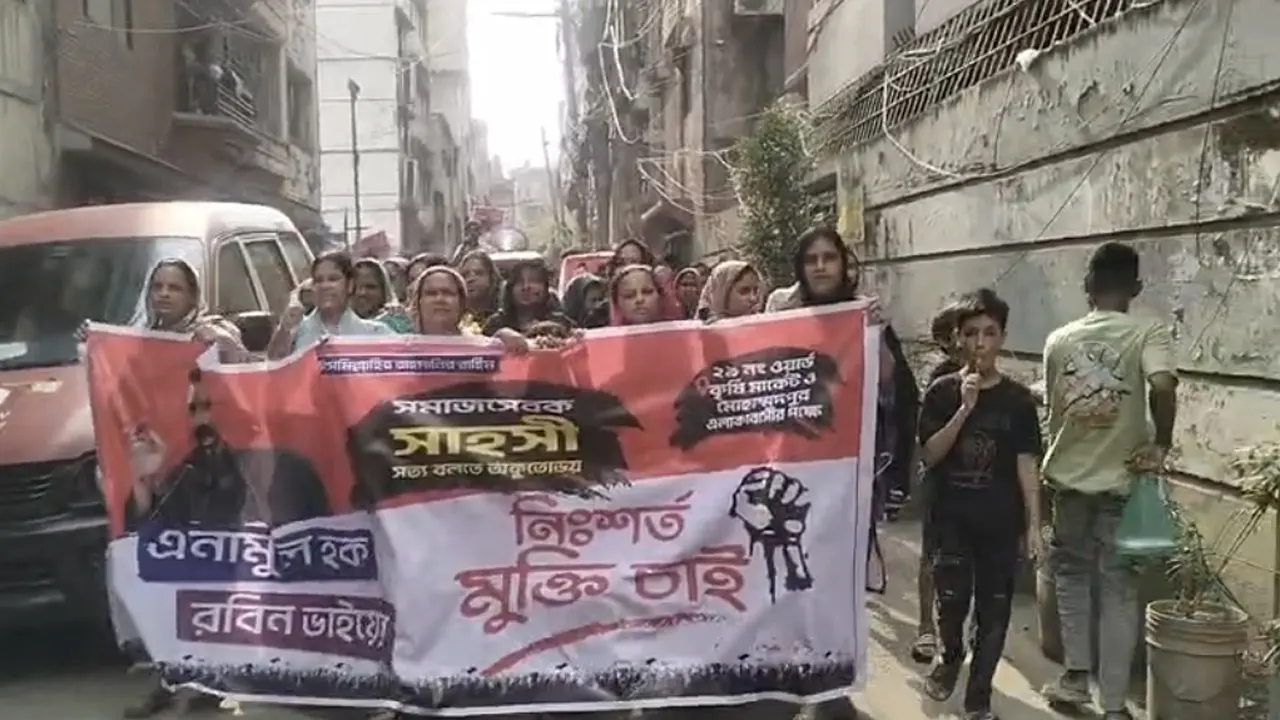 অস্ত্রসহ গ্রেপ্তার বিএনপি নেতার মুক্তির দাবিতে মোহাম্মদপুরে বিক্ষোভ