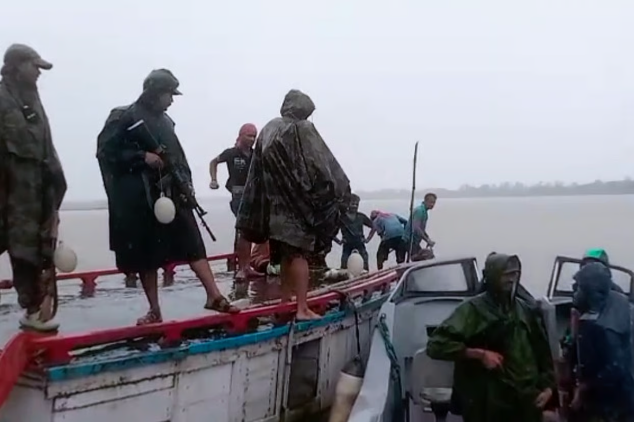 কালিন্দী নদী দিয়ে ১০-১২ জনকে বাংলাদেশে ঠেলে পাঠানোর চেষ্টা, বিজিবির বাধা