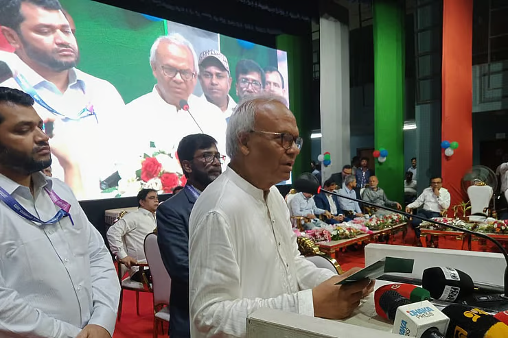 সব নিয়ে গেছে, ব্যাংকগুলো এখন শূন্য মাঠের মতো পড়ে আছে: রিজভী