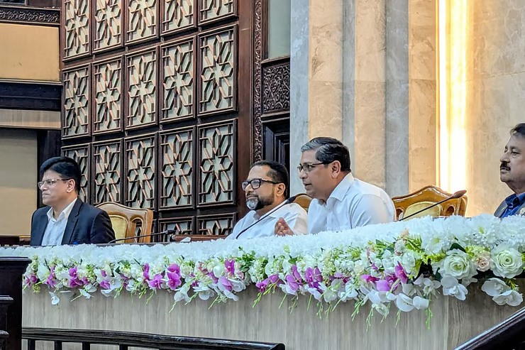 সরকারি বাসস্থানে এডিস মশার লার্ভা পেলে বরাদ্দ বাতিলের নির্দেশ প্রতিমন্ত্রীর