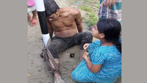 চুরির অভিযোগে বাবাকে মারধর, ৯ বছরের মেয়ের কান্নায় থামল নির্যাতন