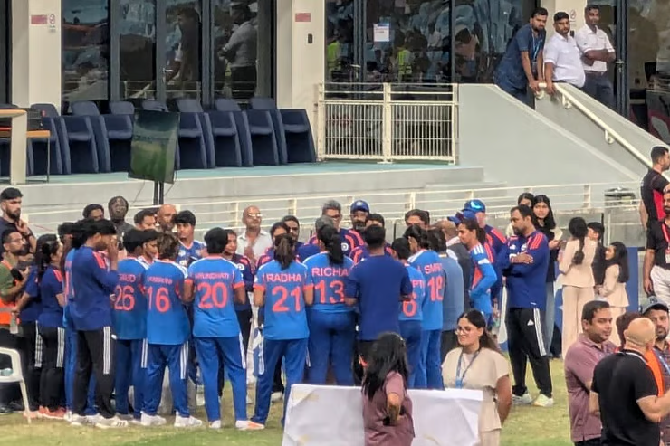 এশিয়া কাপ জিতেও নাকভির কাছ থেকে ট্রফি নিল না ভারত