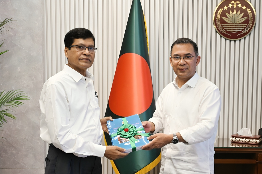 প্রধানমন্ত্রীর নিকট ৩৮টি অডিট রিপোর্ট পেশ করলেন সিএজি