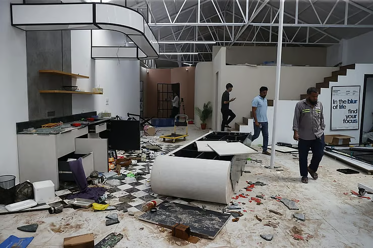 সালমান মুক্তাদিরের স্টুডিও ভাঙচুরের মামলায় গ্রেপ্তার শাহরিয়ারের বিরুদ্ধে নোয়াখালীতে জমি দখলের অভিযোগ