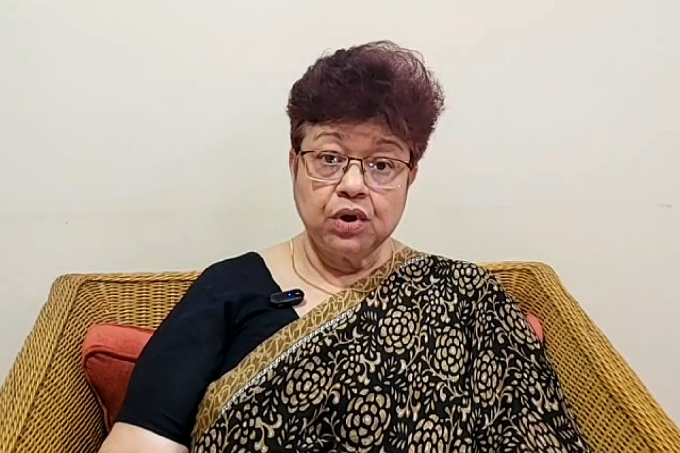 ঢাবিতে নিকাব বিতর্ক ও শিক্ষককে অব্যাহতি: শ্রেণিকক্ষ কি তবে ফেসবুকের রায়ে চলবে?