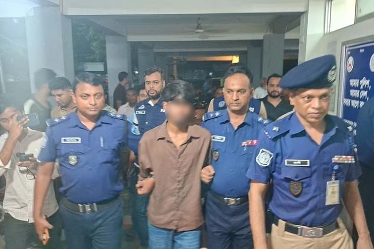 ধানখেতে স্কুলছাত্রীর লাশ উদ্ধারের ঘটনায় কক্সবাজারে হোটেলকর্মী গ্রেপ্তার