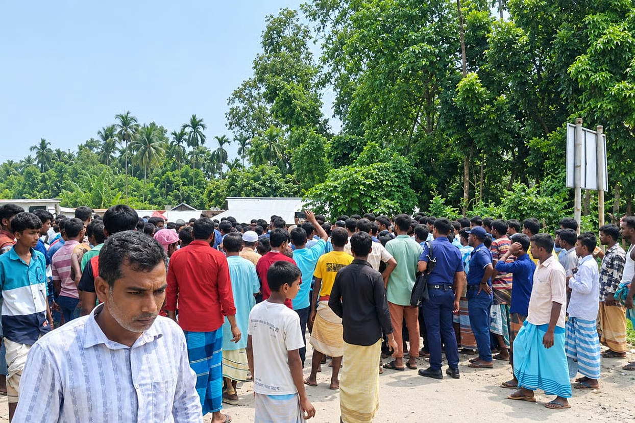 সারের দাবিতে বিক্ষোভের পর মামলা, গ্রেপ্তার আতঙ্কে ভূরুঙ্গামারীর কৃষকেরা