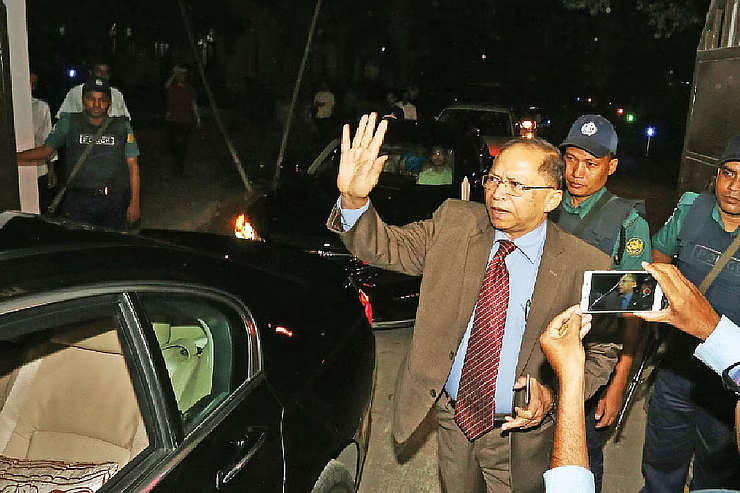 ‘আমি তো রিফিউজি, আমার পিআর হচ্ছে না’: কানাডা থেকে প্রথম আলোকে এস কে সিনহা