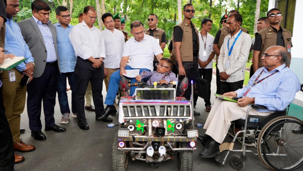 ১৭ বছরের তরুণের ‘স্মার্ট কারে’ চড়লেন প্রধানমন্ত্রী তারেক রহমান