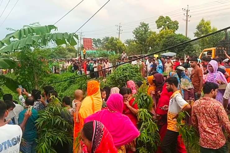 বিয়ের জন্য চাপ দেওয়ায় নারীকে হত্যা, স্যুটকেসে ভরে ডোবায় ফেলেন প্রেমিক