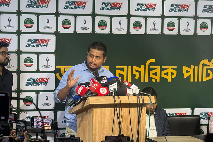 সরকারের মুখে জুলাই, অন্তরে আওয়ামী লীগ: হাসনাত আবদুল্লাহ
