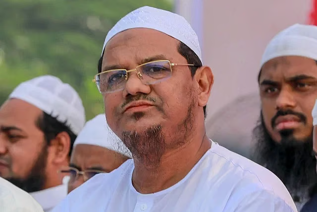 ১৪ দিনের দাওয়াতি সফরে যুক্তরাষ্ট্রে গেলেন চরমোনাই পীর