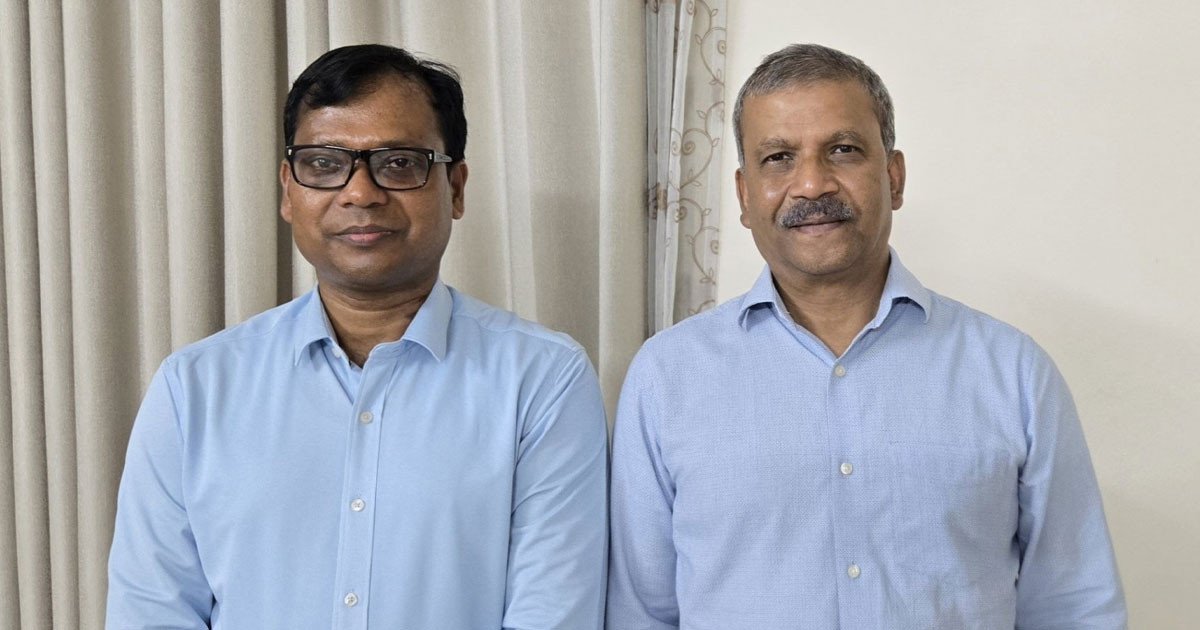 সেই আলোচিত সরওয়ার আলমকে নিয়ে আসিফ নজরুলের পোস্ট