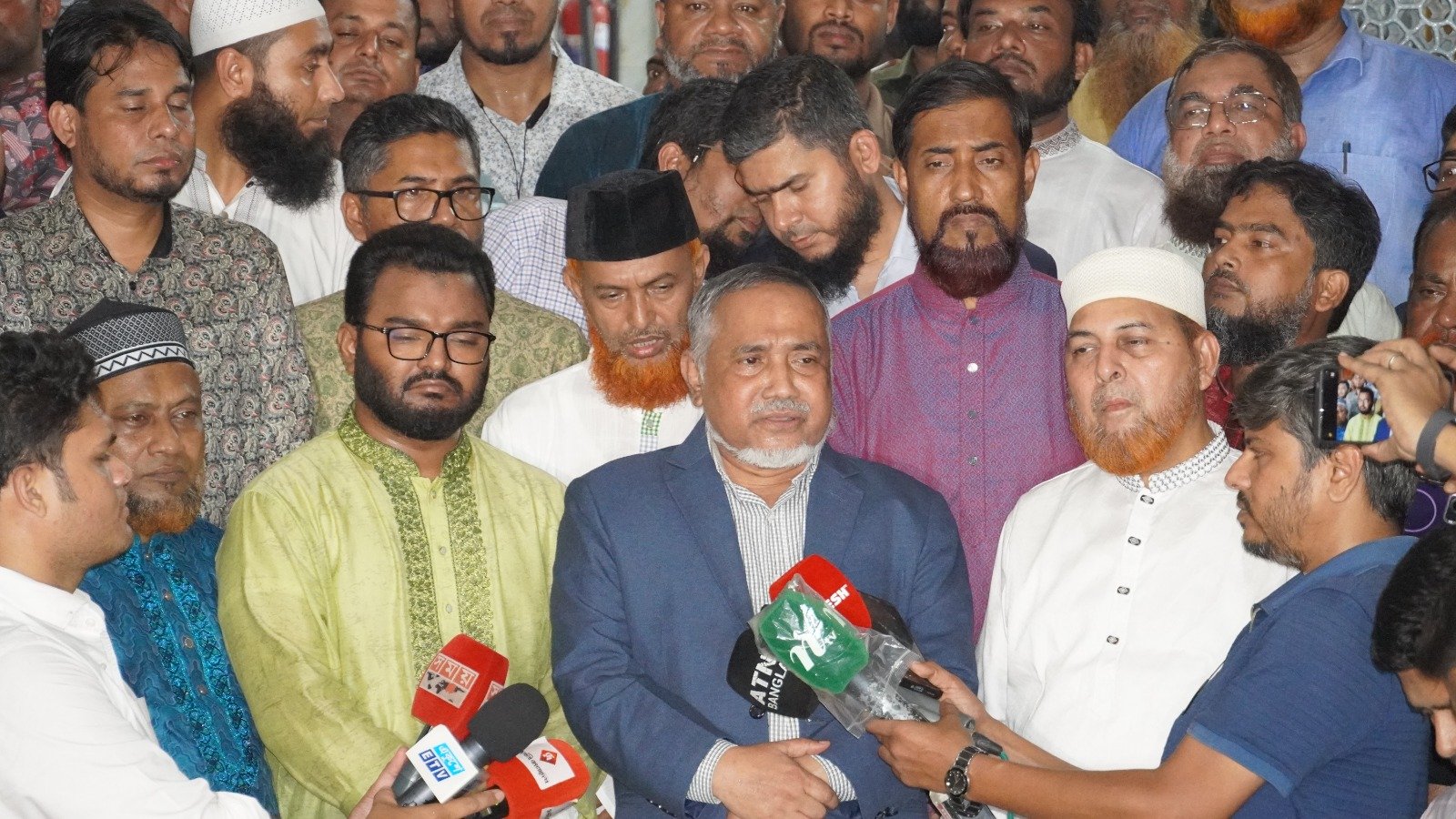 নূরুল হক নূরকে দেখতে ঢাকা মেডিকেলে জামায়াত নেতৃবৃন্দ