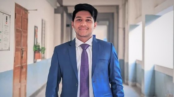 ঢাকা বিশ্ববিদ্যালয়ের গণতান্ত্রিক ছাত্রসংসদের ছাত্রনেতা পরীক্ষায় মোবাইল নিয়ে নকল, হাতেনাতে ধরা