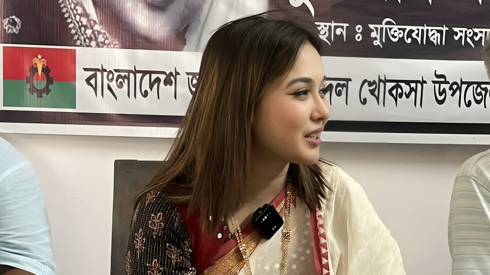 মনোনয়ন না পেয়ে প্রতিক্রিয়ায় মুখ খুললেন অভিনেত্রী চমক